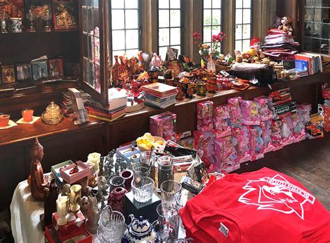 customized gift shops near me within 1.6 km